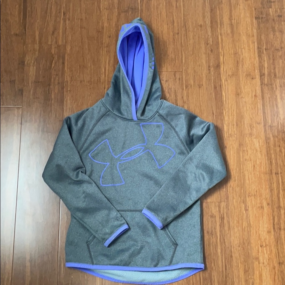 Girl’s Youth M Under Armour sweatshirt